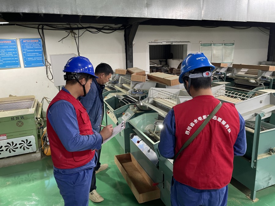 圖片說明三：檢查自動炒茶篩選機1